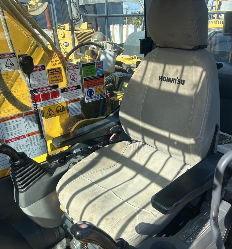 2015 Komatsu HB215LC-1MO Hybrid Tracked Excavator - Image 14